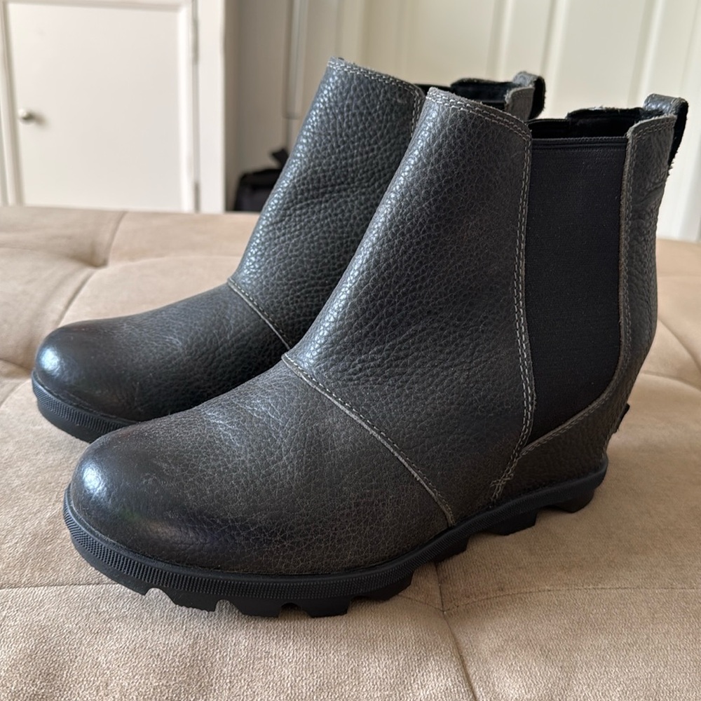 SOREL wedge bootie with rubber anti-slip bottom - 9.5 size